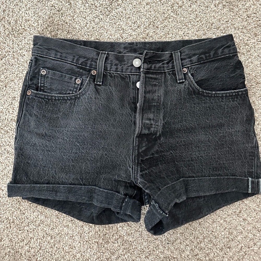 levi’s 501 black cuff shorts size 28